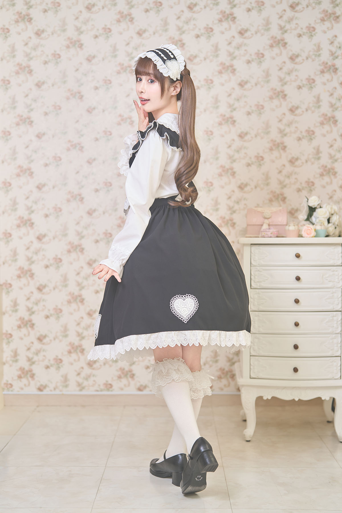 Heart-E 黒ハートエプロンスカートとリボンカチューシャ レースフリルハートエプロンスカート+ヘッドドレス｜東京ロリィタ