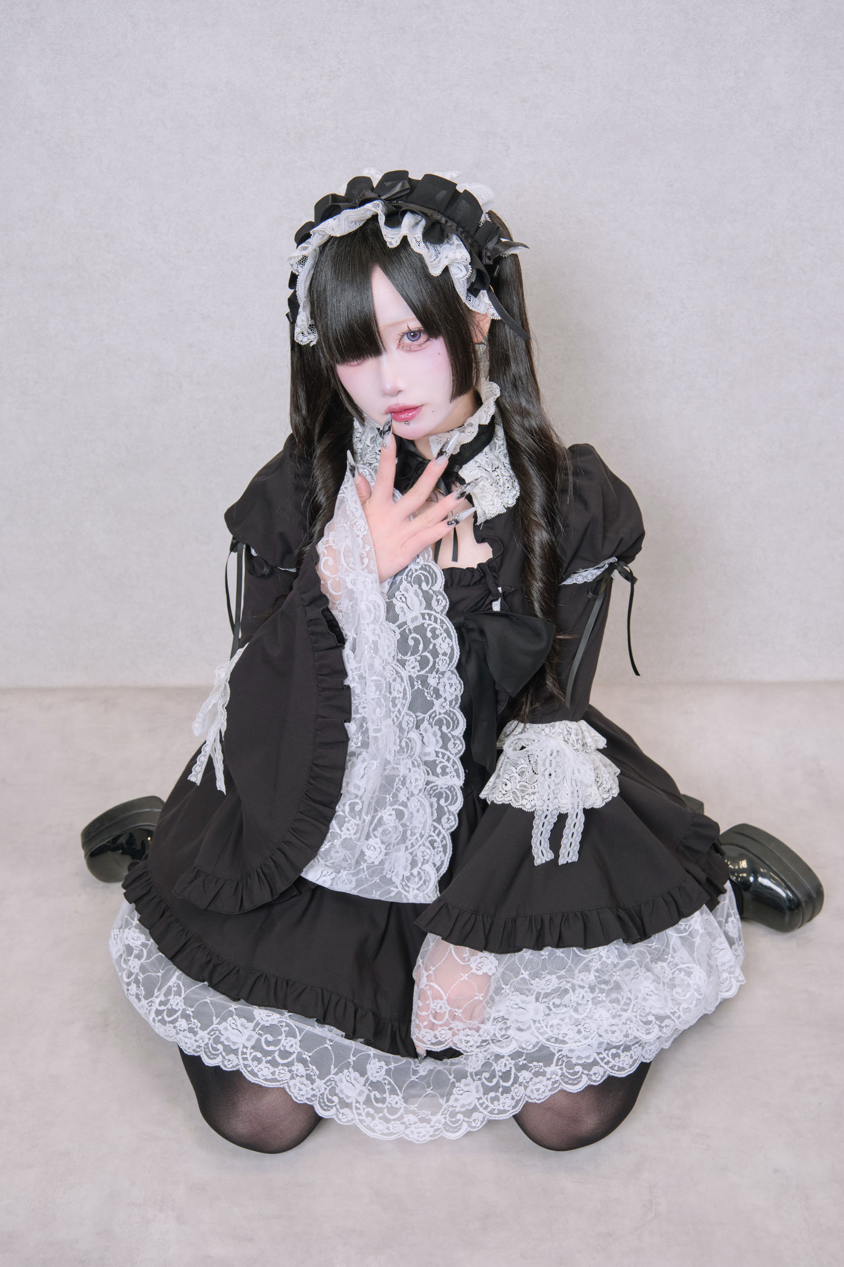 ヴィクトリアンメイデン　別珍パフスリーブドレス　ノベルティ　チョーカーつき チョーカー・バッスルリボン付きヴィクトリアン調ワンピース：黒