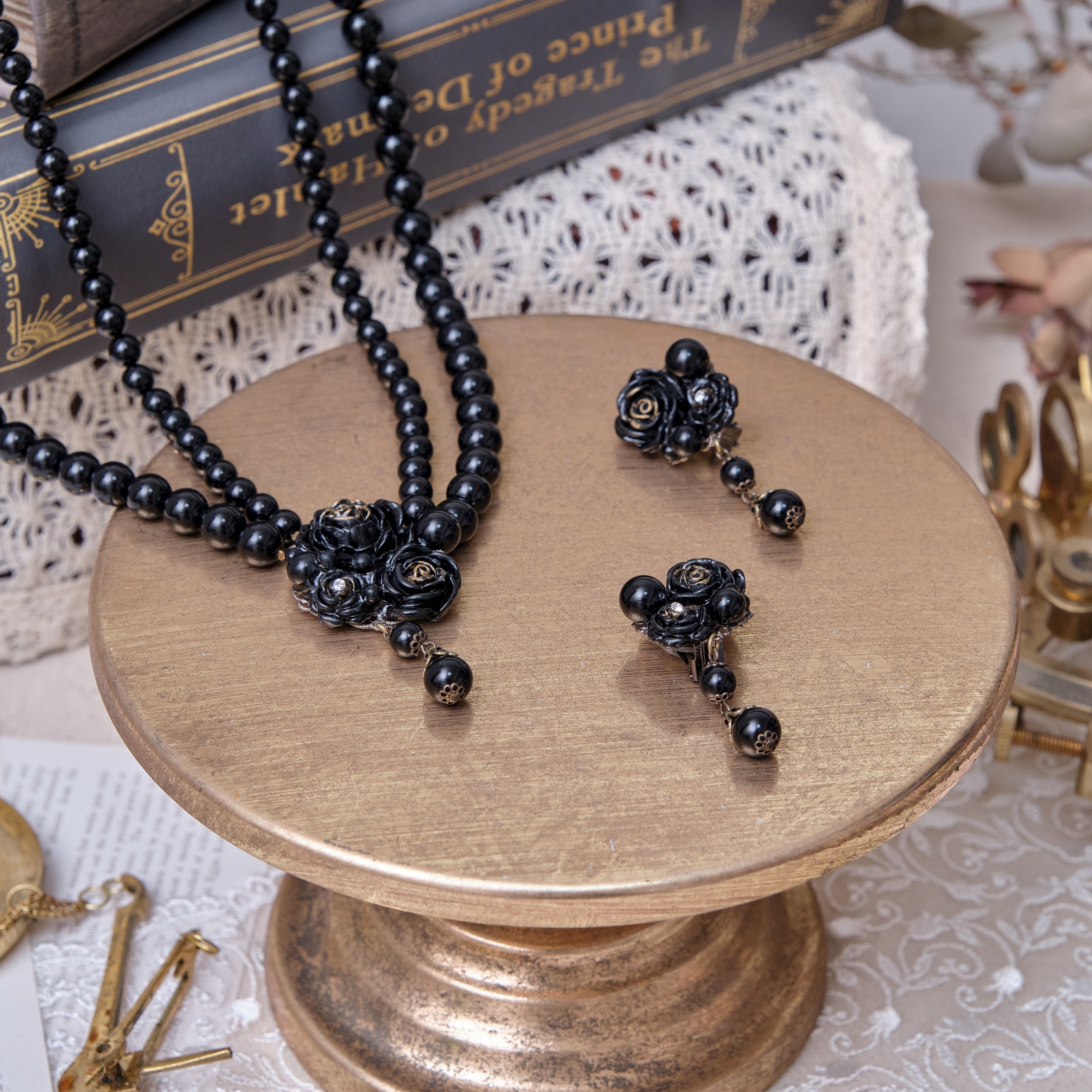 【hanakabeads】黒薔薇とブラックパールの二連ネックレス