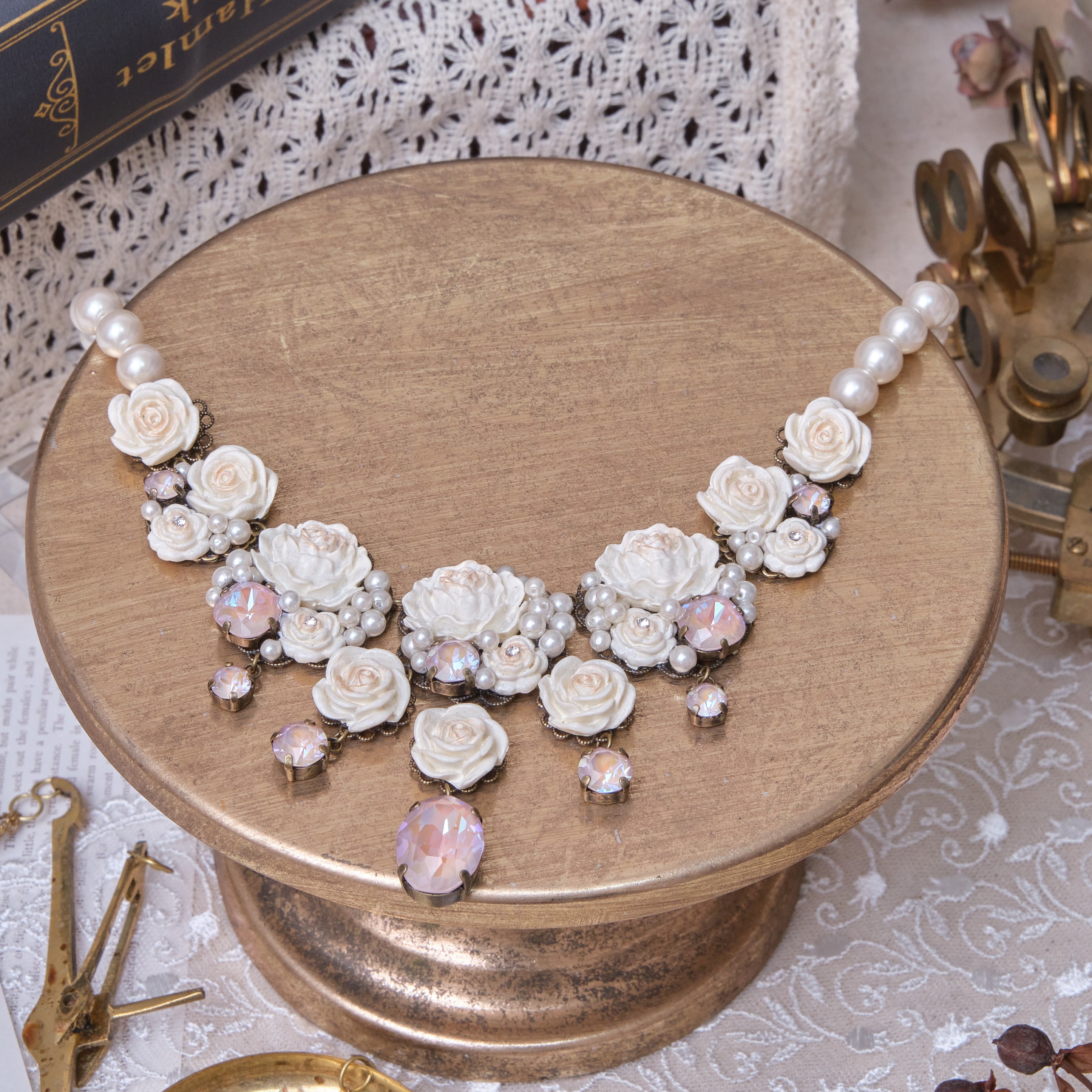 【hanakabeads】白薔薇とダスティピンクのビジューネックレス