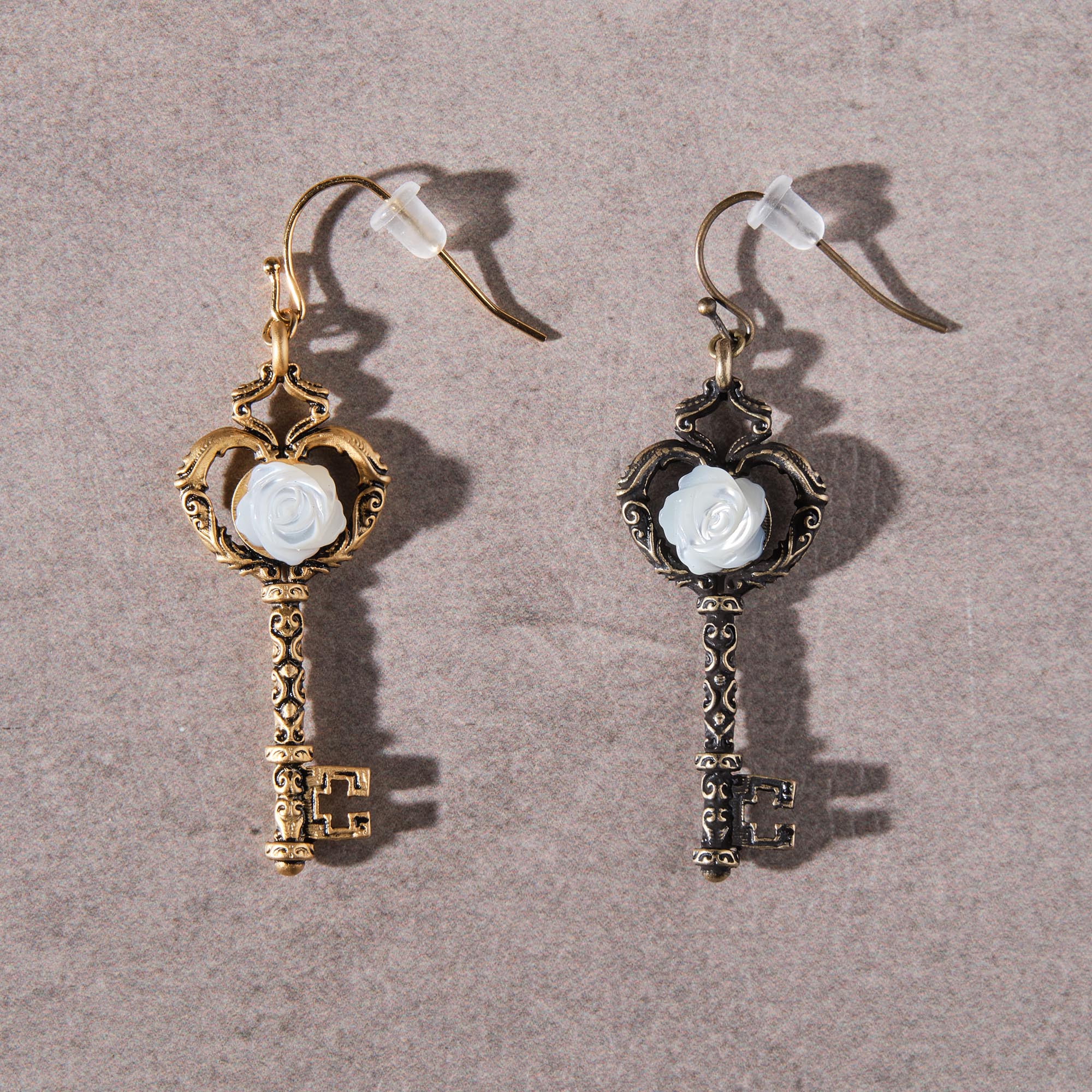 ミス ロゼブランシュの秘密の時間～ ピアス(アンティークゴールド