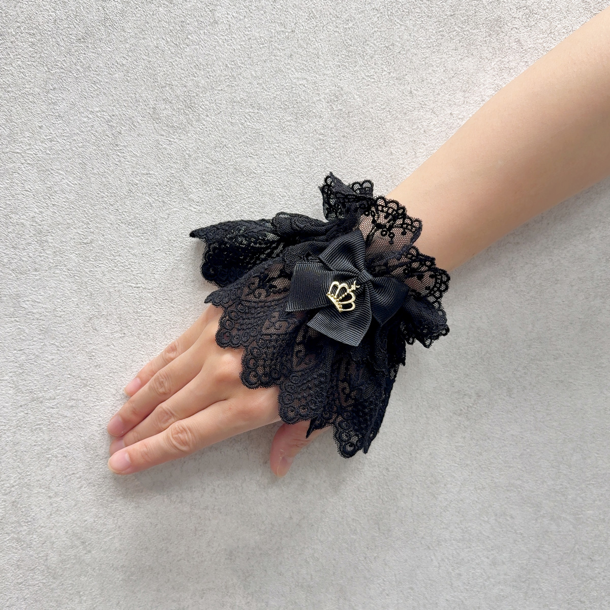 【a:ruco】クラウンチャームお袖留め 黒